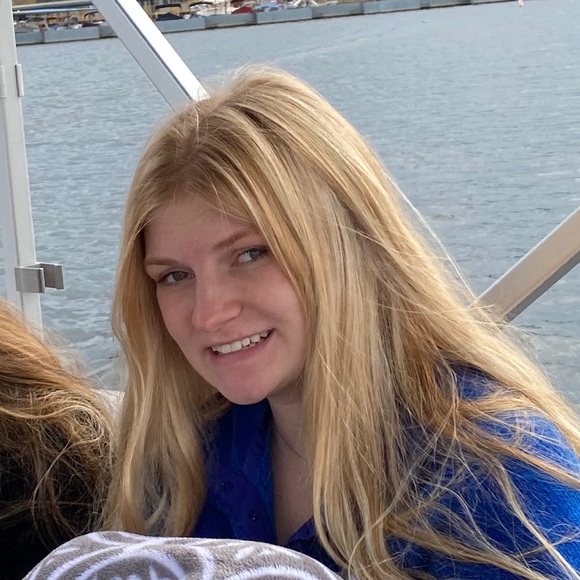 Meet your Posher, Katelyn - Picture 1 of 1